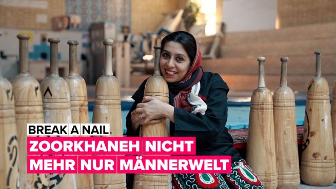 go to Break A Nail: Zoorkhaneh ist nicht mehr nur Männerwelt.