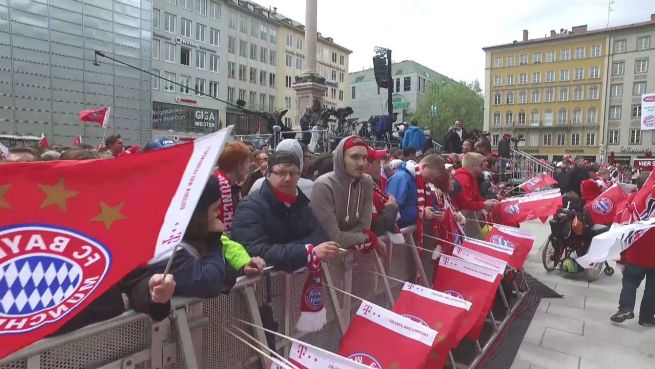 go to Maue Party: Bayern 'feiern' Standard-Meisterschaft