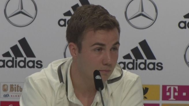 go to Mario Götze: 'Mal ist man der Hund, mal der Baum!'